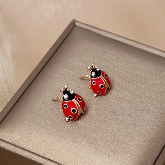 NWT Ladybug Earrings - Picture 2 of 4